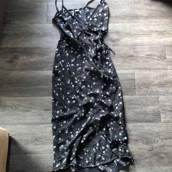 Black floral wrap dress - Picture 3 of 3